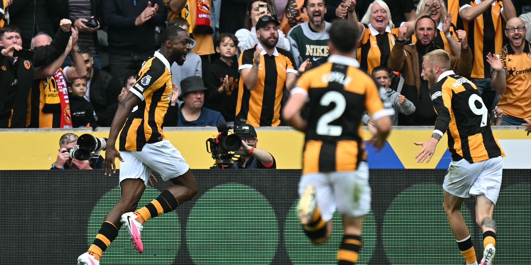 Hull City 2-0 Manchester United: Ajayi and Mendy Secure Dream Premier League Start for Tigers